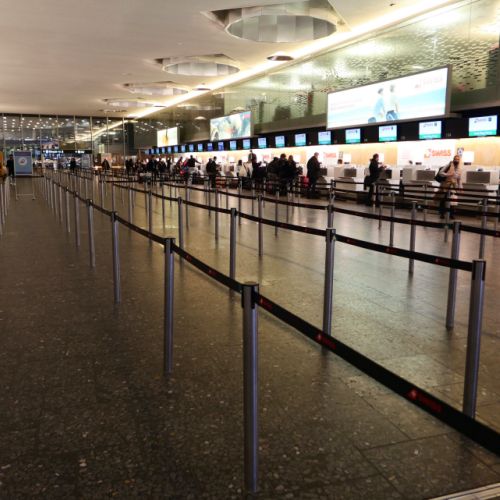 Flughafen um 0545 ...